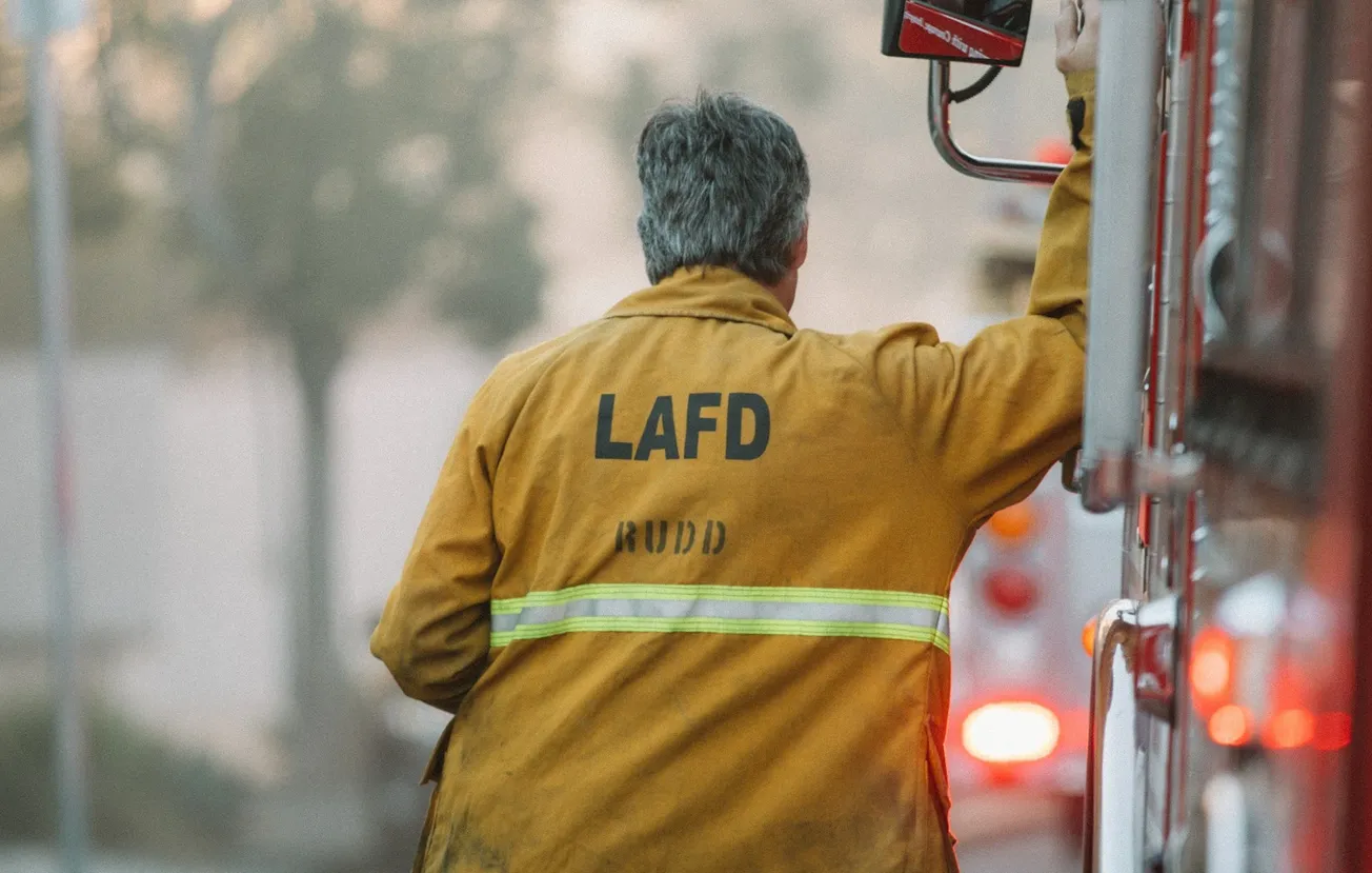SpaceX e T-Mobile attivano Cellular Starlink nelle aree colpite dagli incendi boschivi di Los Angeles